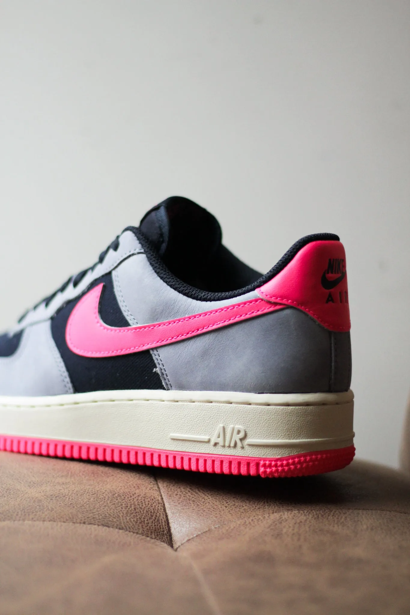 AIR FORCE 1 '07 LX "DARK OBSIDIAN/PINK BLAST"