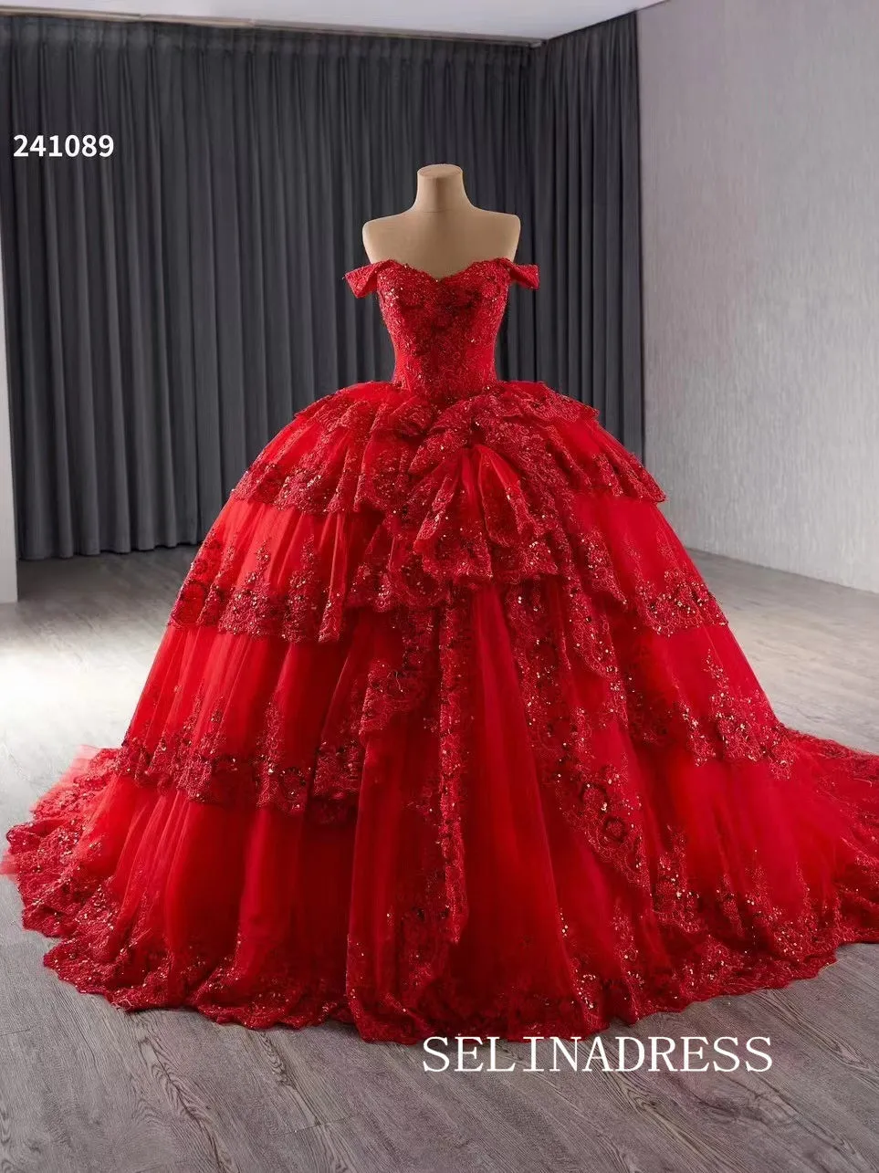 luxury Off-the-Shoulder Lace Quinceanera Dresses Pink Ball Gown Quinceañera Gown 241089