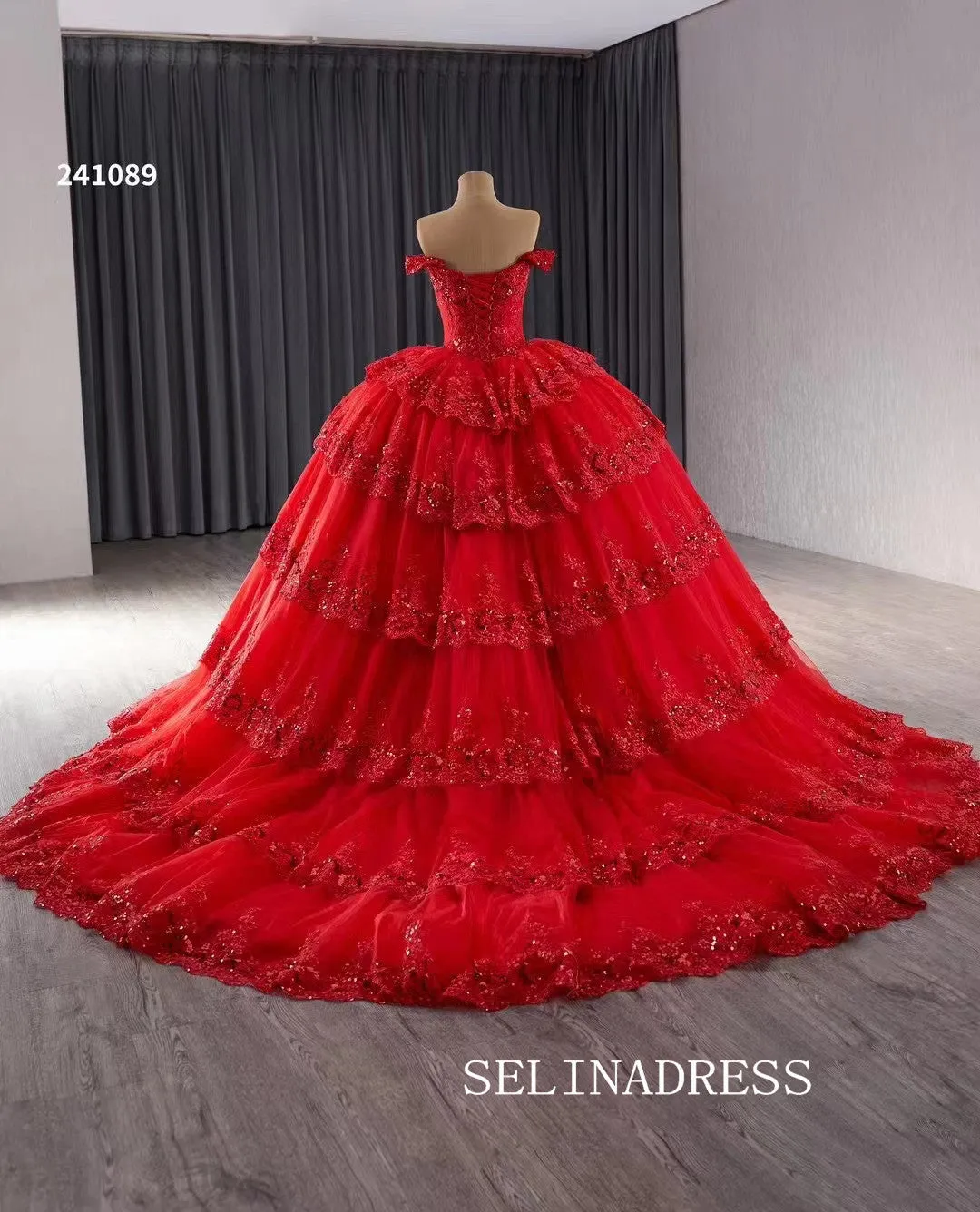 luxury Off-the-Shoulder Lace Quinceanera Dresses Pink Ball Gown Quinceañera Gown 241089