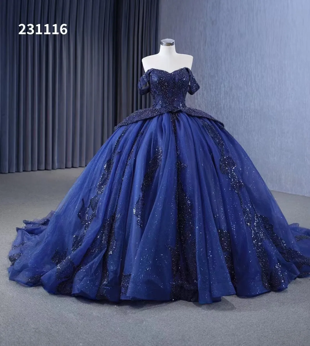 Sparkly Royal Blue Ball Gowns Beaded Sweet 16 Ball Gown Quinceanera Dress 231116