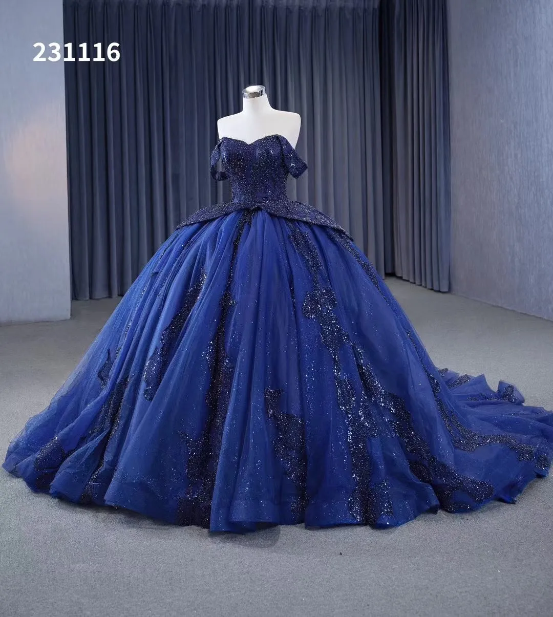 Sparkly Royal Blue Ball Gowns Beaded Sweet 16 Ball Gown Quinceanera Dress 231116