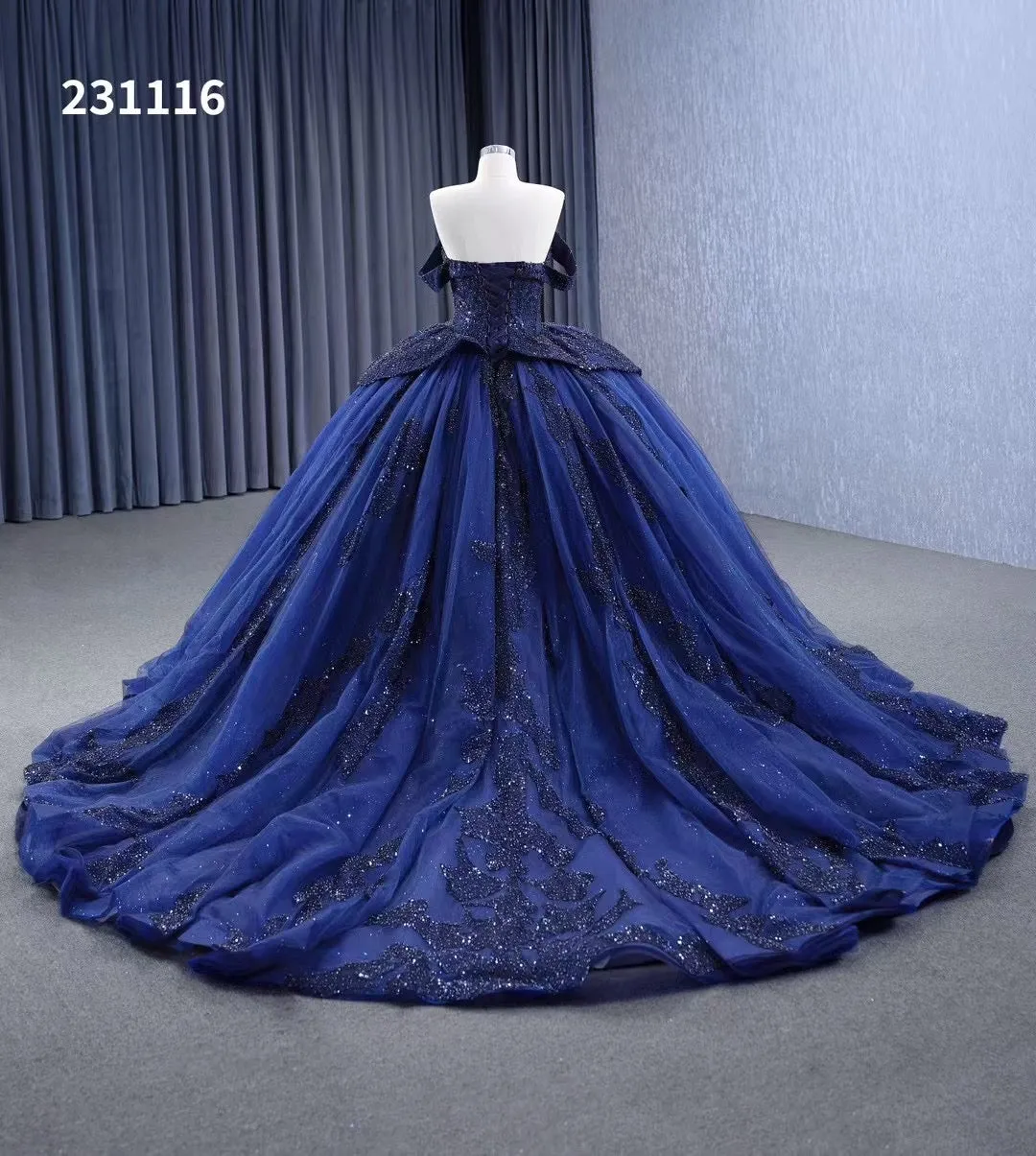 Sparkly Royal Blue Ball Gowns Beaded Sweet 16 Ball Gown Quinceanera Dress 231116