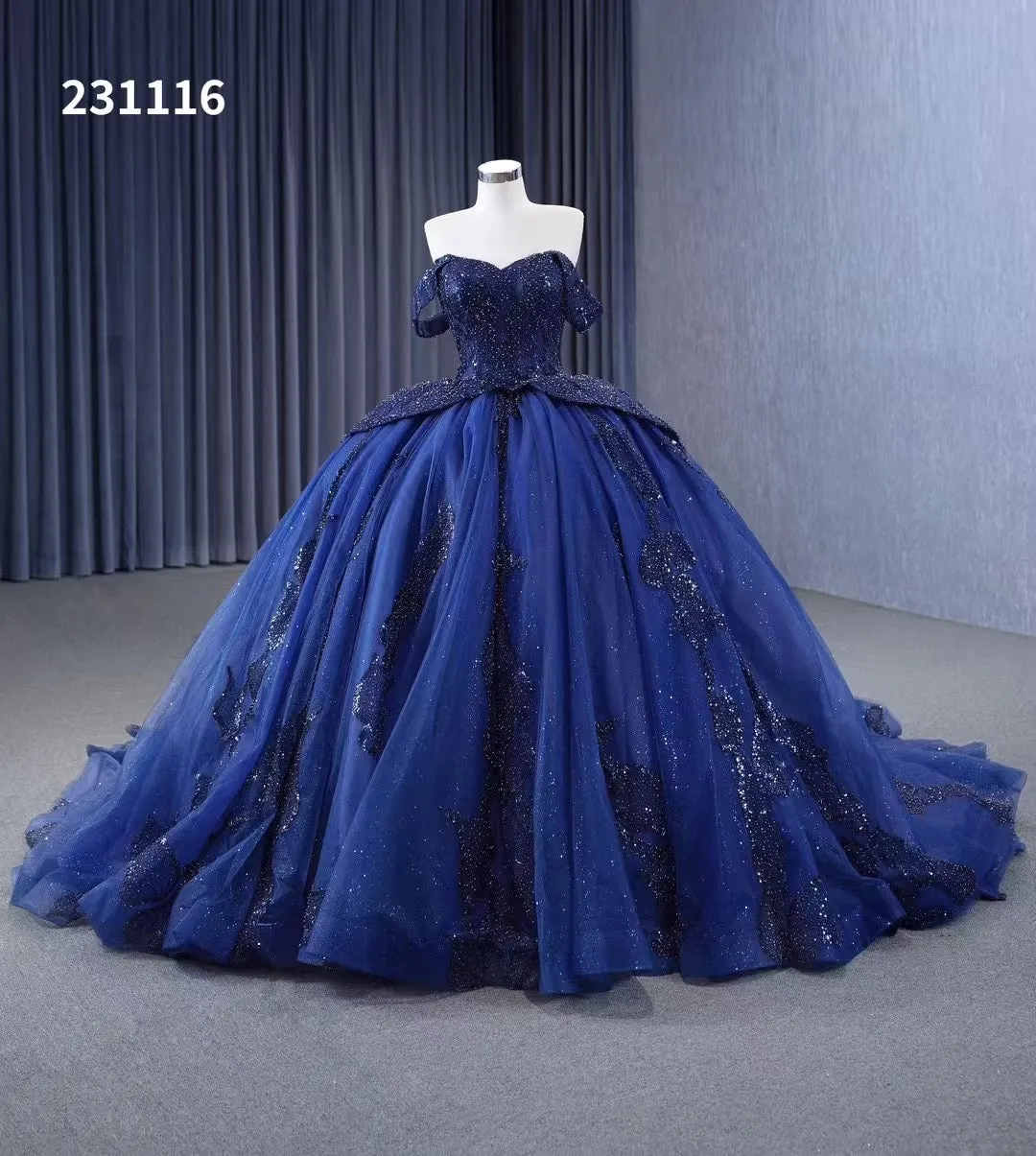 Sparkly Royal Blue Ball Gowns Beaded Sweet 16 Ball Gown Quinceanera Dress 231116