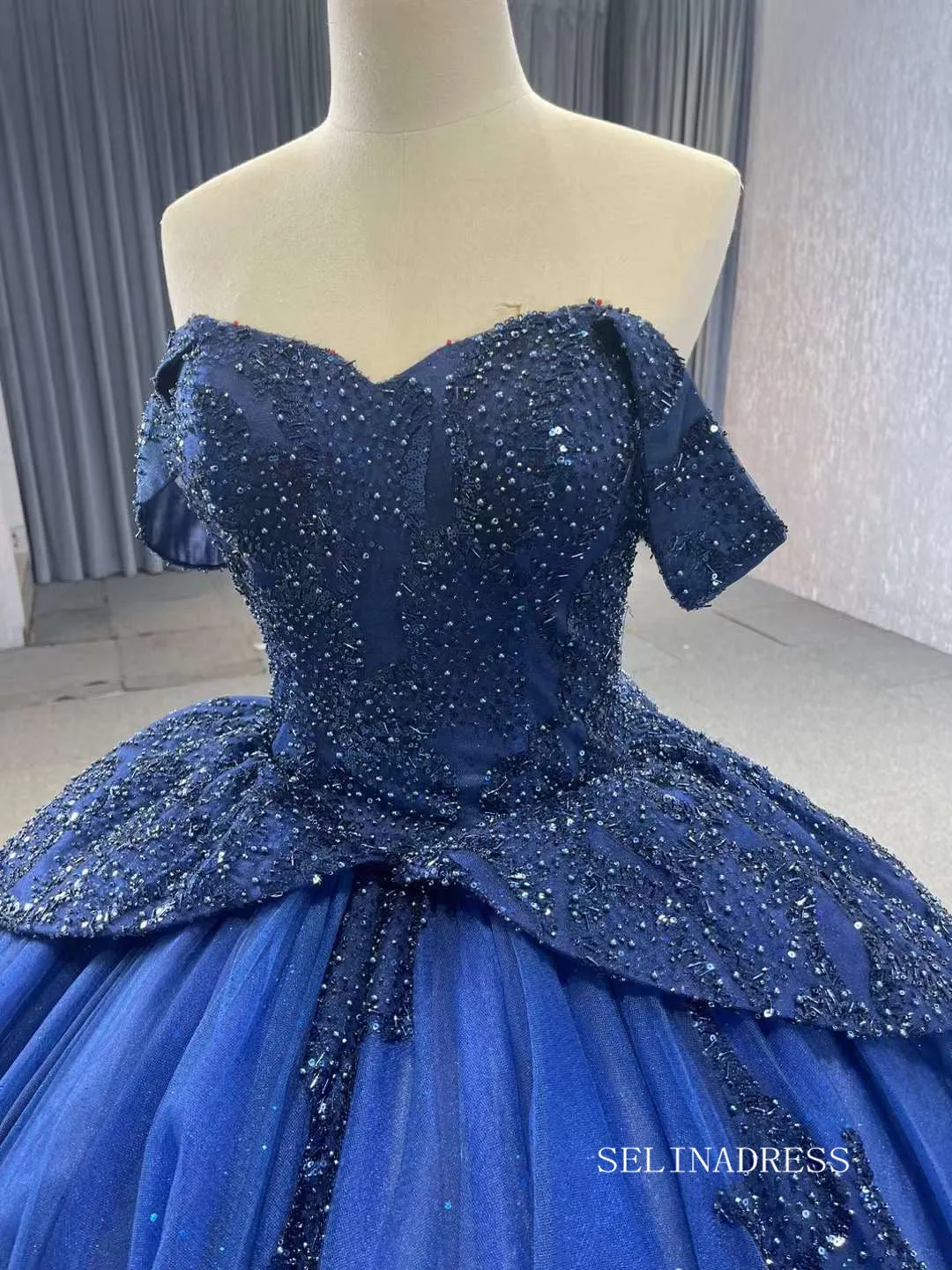 Sparkly Royal Blue Ball Gowns Beaded Sweet 16 Ball Gown Quinceanera Dress 231116