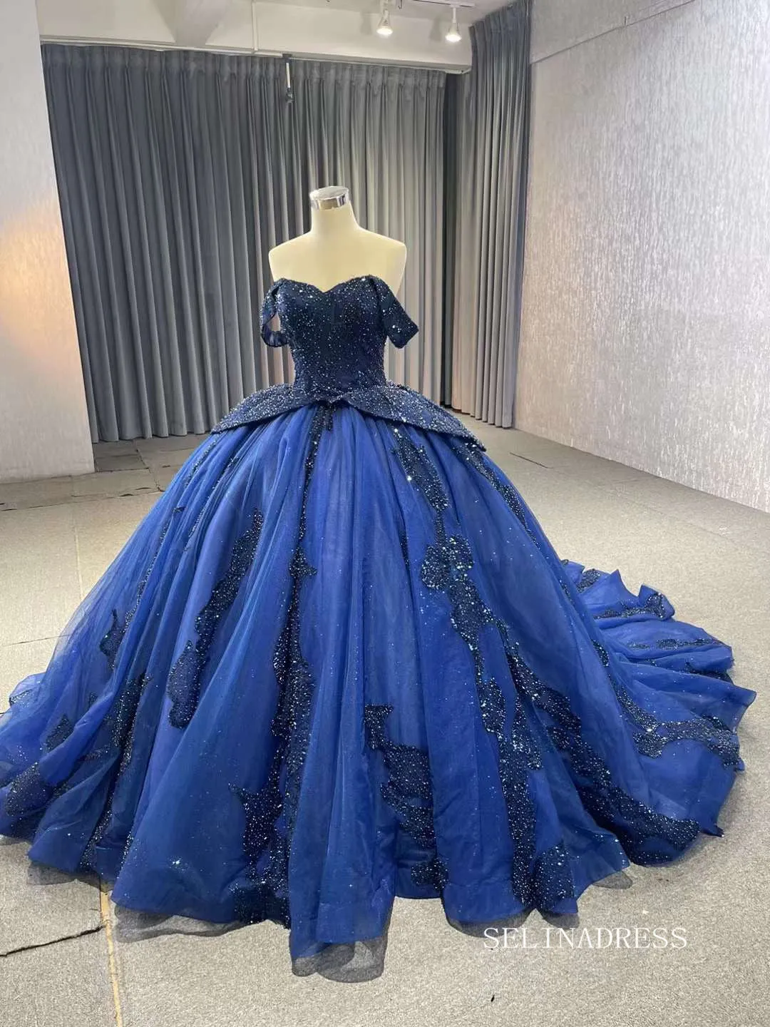 Sparkly Royal Blue Ball Gowns Beaded Sweet 16 Ball Gown Quinceanera Dress 231116